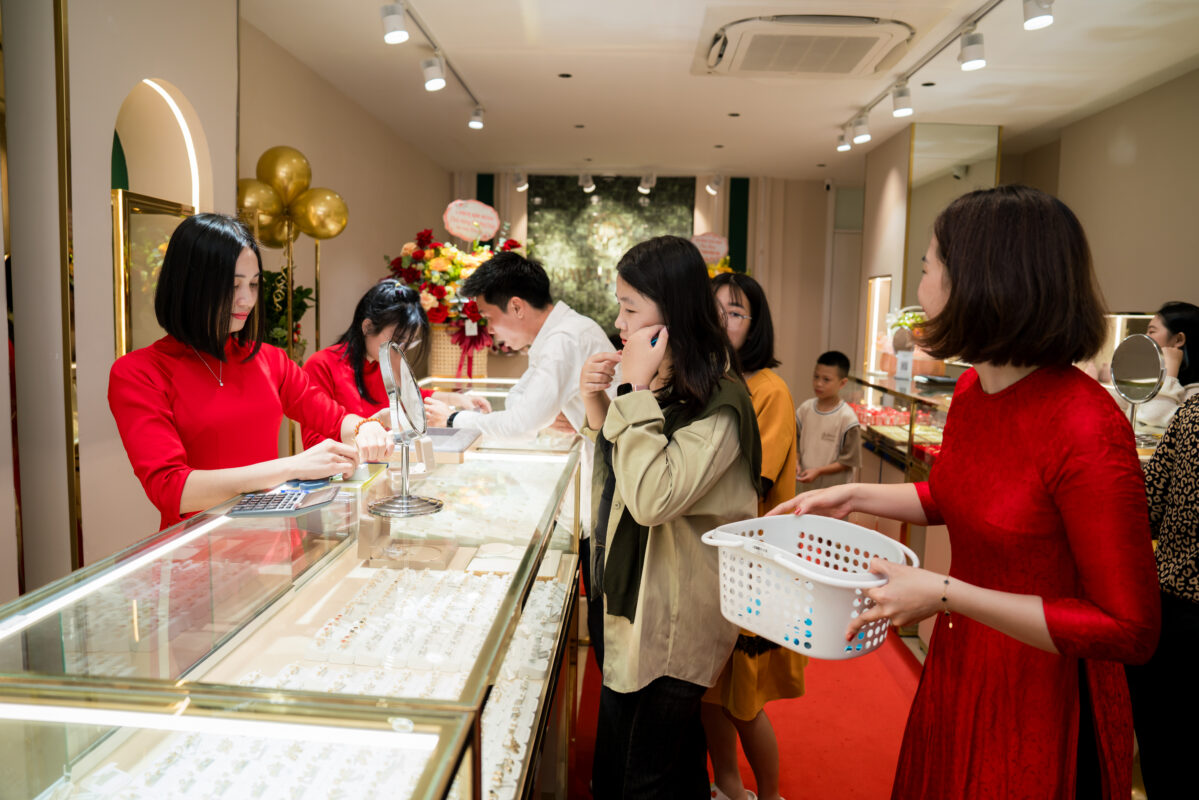 showroom cửa hàng