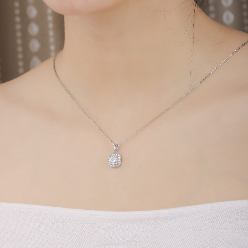 Mặt dây chuyền bạc hình vuông đá chủ tròn đính đá CZ lấp lánh