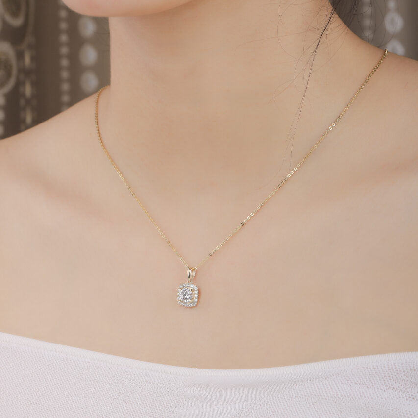 Mặt dây chuyền bạc hình vuông đá chủ tròn đính đá CZ lấp lánh