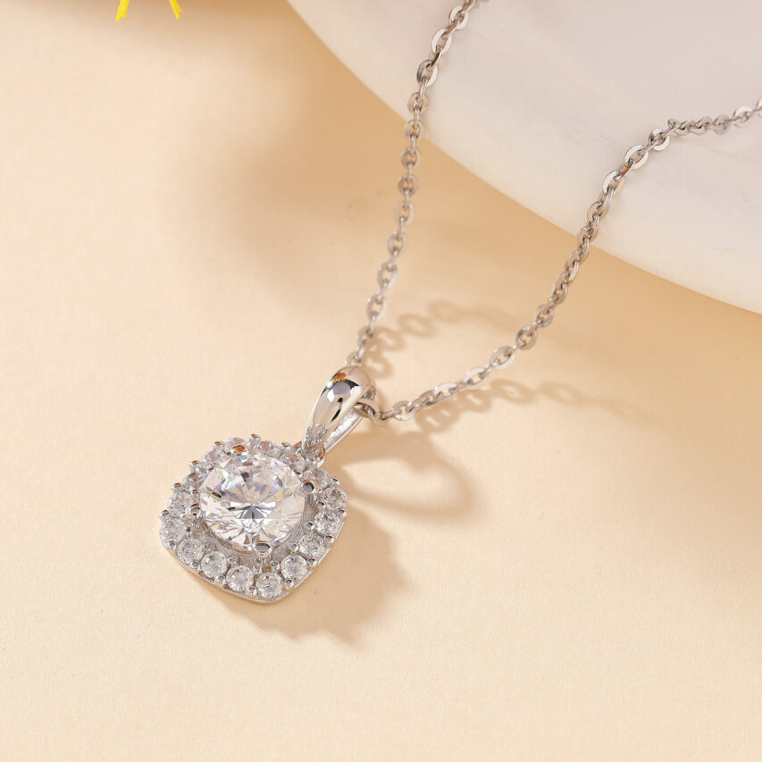 Mặt dây chuyền bạc hình vuông đá chủ tròn đính đá CZ lấp lánh