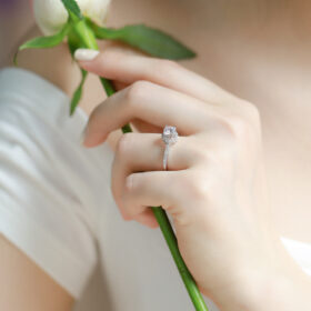 Nhẫn bạc tròn lấp lánh