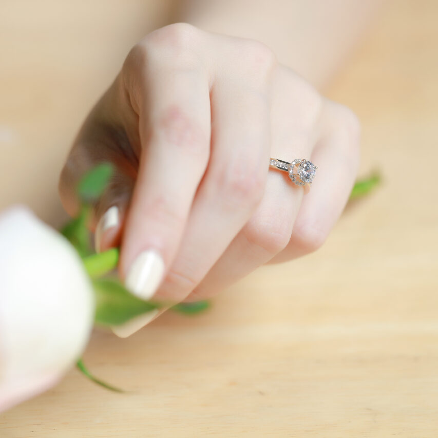 Nhẫn bạc tròn lấp lánh