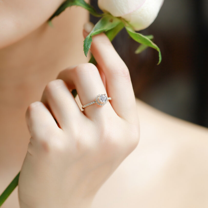Nhẫn bạc tròn lấp lánh