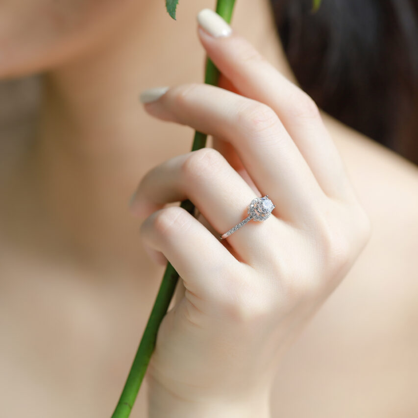 Nhẫn bạc tròn lấp lánh