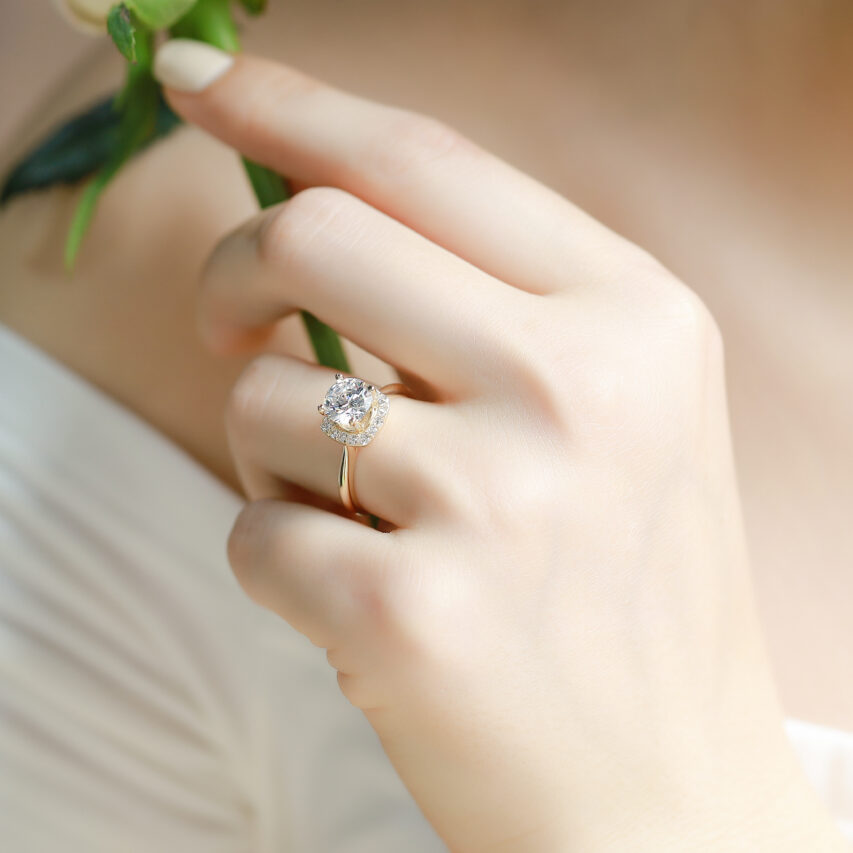Nhẫn vàng trắng tỏa sáng