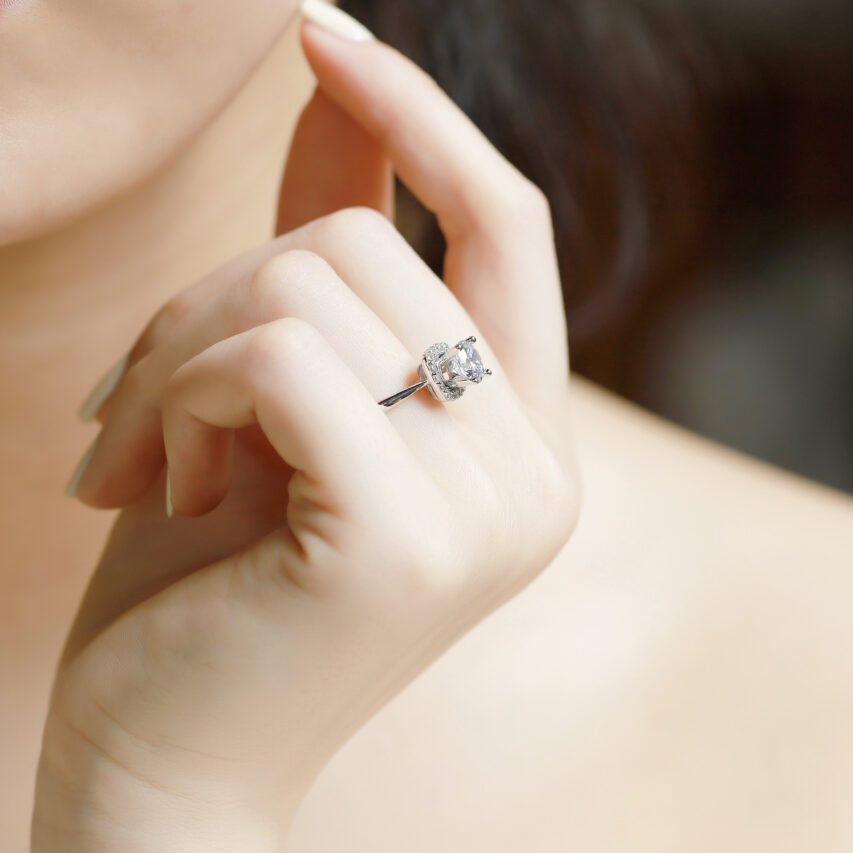 Nhẫn vàng trắng tỏa sáng