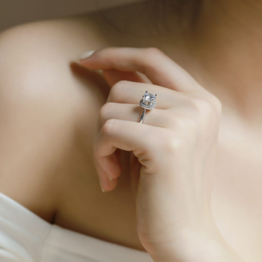 Nhẫn vàng trắng tỏa sáng