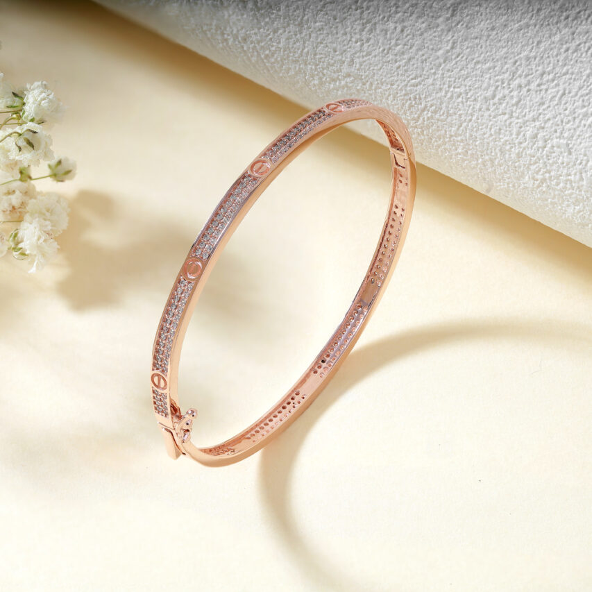 Vòng tay trơn đính đá viền tinh xảo