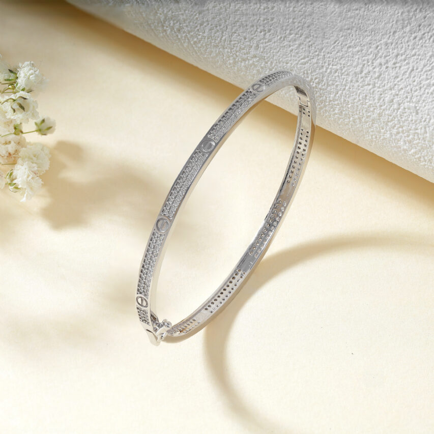 Vòng tay trơn đính đá viền tinh xảo