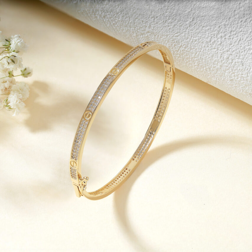 Vòng tay trơn đính đá viền tinh xảo