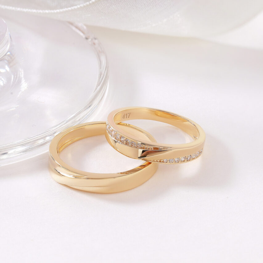 Cặp nhẫn cưới vàng 10K – chạm khắc lượn sóng tinh tế, biểu tượng của tình yêu hòa quyện
