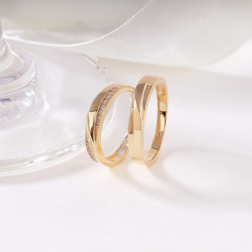 Cặp nhẫn cưới vàng 10K – chạm khắc lượn sóng tinh tế, biểu tượng của tình yêu hòa quyện