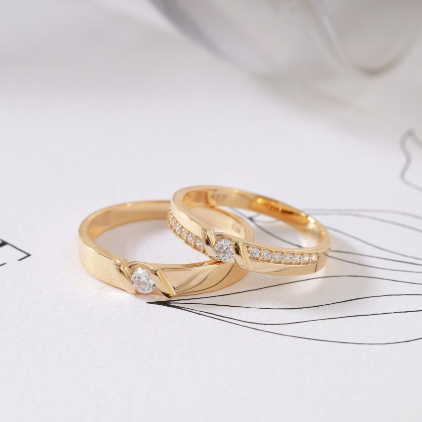 Cặp nhẫn cưới vàng 10K với thiết kế mạnh mẽ mà đầy tinh tế – lấy cảm hứng từ sự đồng hành vững chắc giữa hai con người.