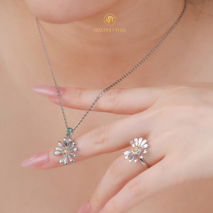Bộ sưu tập hoa cúc unisex bạc S925 – cảm hứng từ biểu tượng của G-Dragon