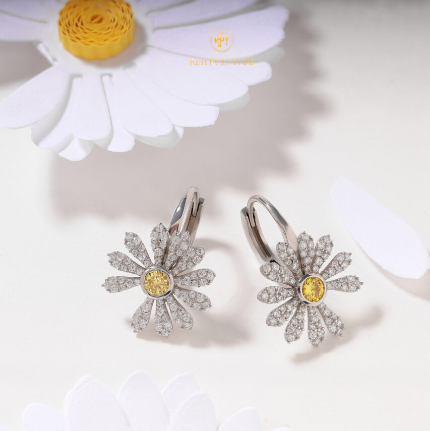 Bộ sưu tập trang sức hoa cúc bạc S925 đính đá CZ – khuyết một cánh, nhưng trọn vẹn cá tính
